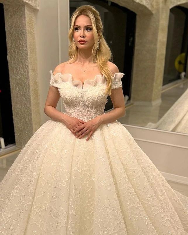 Luxury Ball Gown Wedding Dresses Off-Shoulder Flounce Neck Lace Sequins Bridal Gowns Illusion Backless Sweep Train Sleeveless Wedding Dress