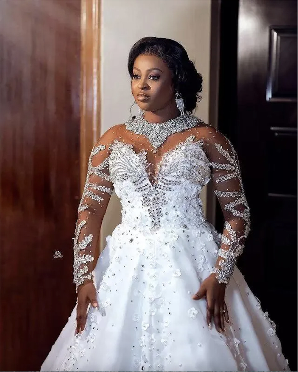 Sparkly Crystals 3D Flowers South African Ball Gown Wedding Dresses With Long Sleeves Rhinestones High Neck Vintage Bridal Gowns Sexy Plus Size Vestid