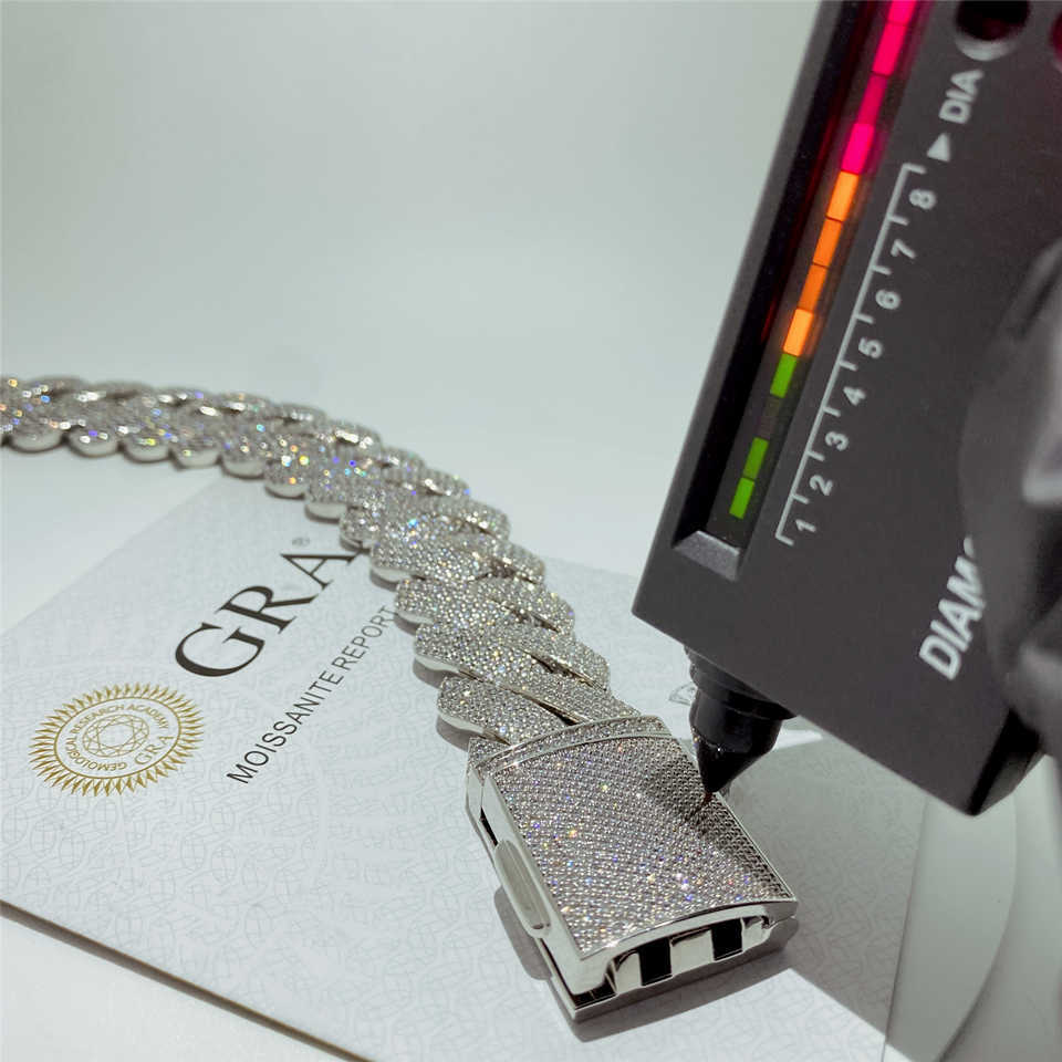 High Quality Hip Hop Bracelet Vvs Moissanite Jewelry Custom 26mm Gold Sparkg Ice Out Sterg Sier Cuban