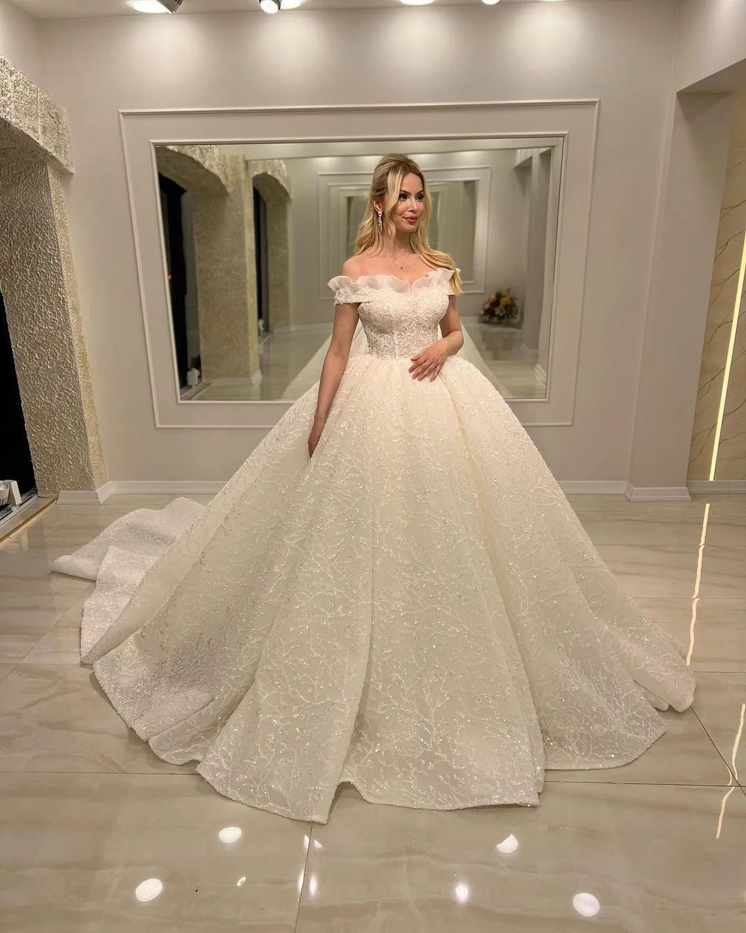 Luxury Ball Gown Wedding Dresses Off-Shoulder Flounce Neck Lace Sequins Bridal Gowns Illusion Backless Sweep Train Sleeveless Wedding Dress
