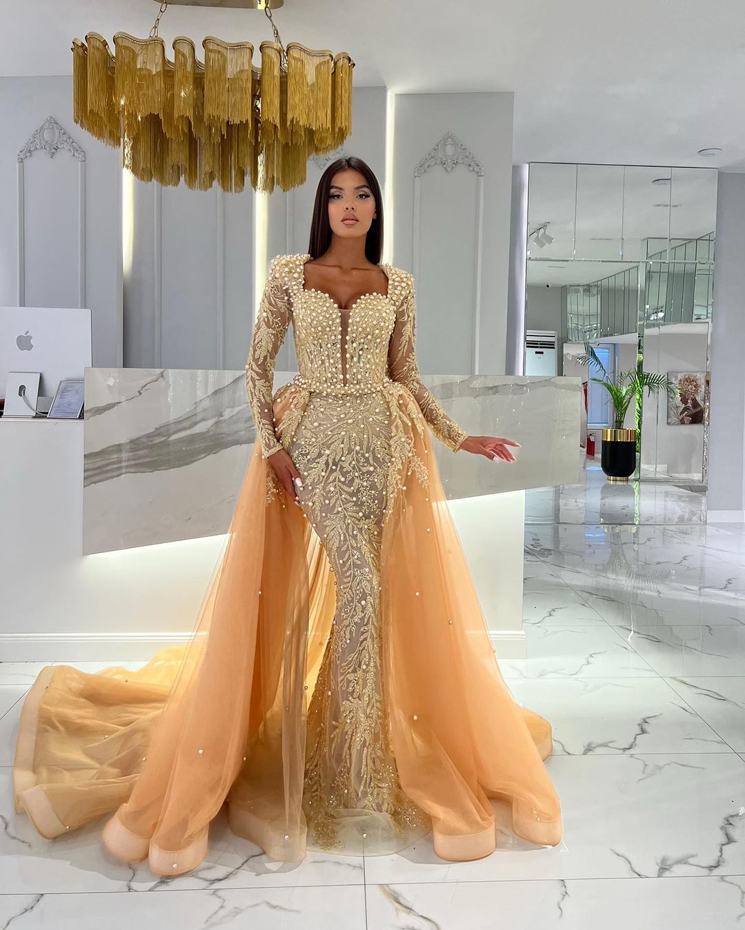 Luxury Mermaid Wedding Dresses Sweetheart Neck Pearl Beaded Appliques Detachable Train Bridal Gowns Slim Fit Long Sleeve Dress