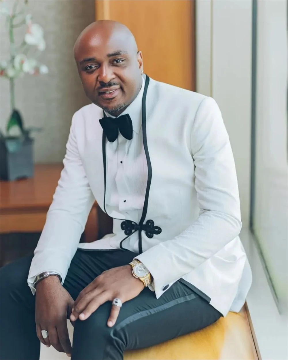 White Plus Size Tuxedos For Men Wedding Slim Fit Shawl Lapel Double Breasted Jacket 2 Pieces Male Costume Black Pants