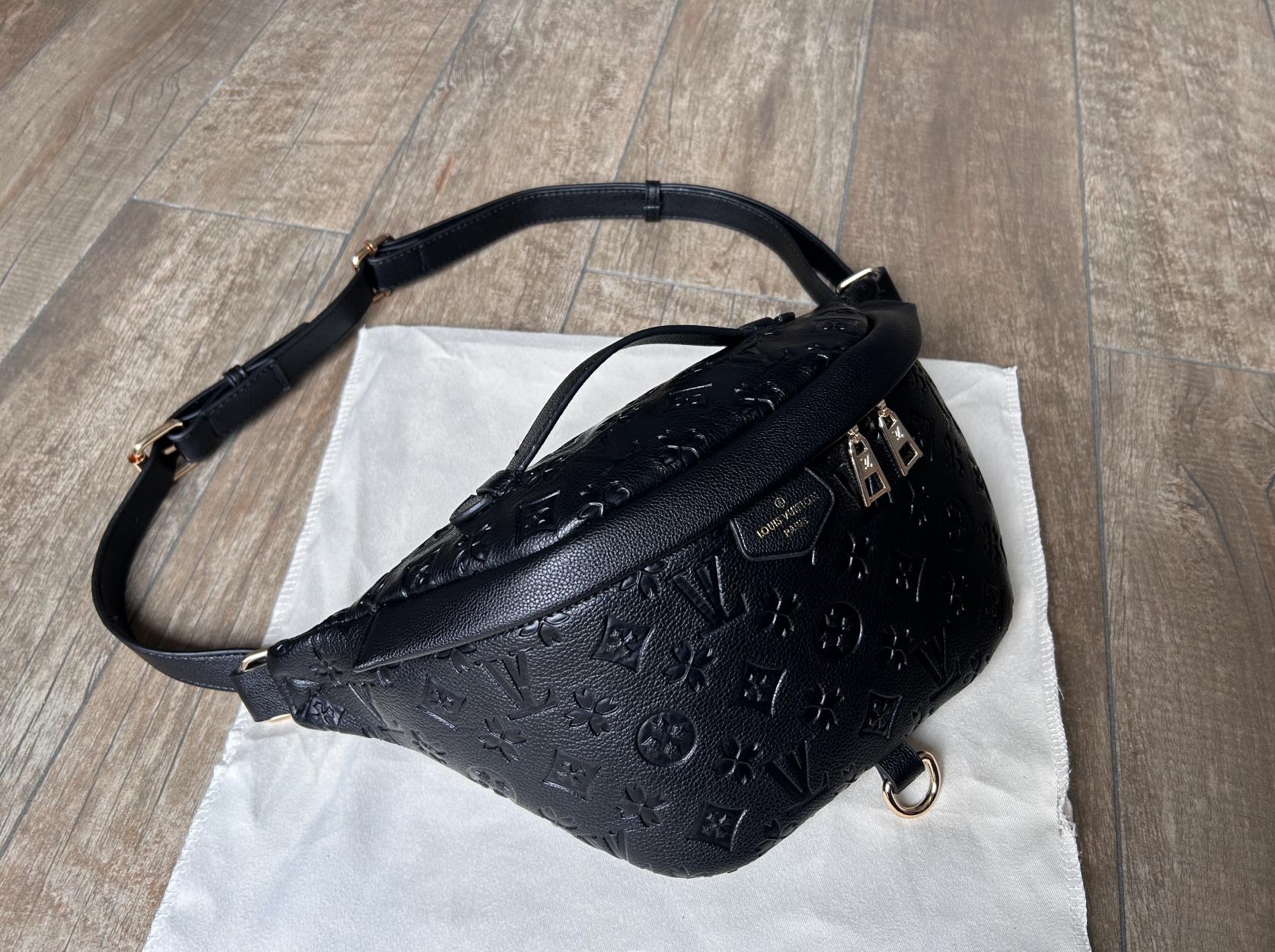 2022 Black Luxurys designers bags Bumbag Cross Body Shoulder Bag Waist Bags Temperament Cross Fanny back Pack Bum WaistBag