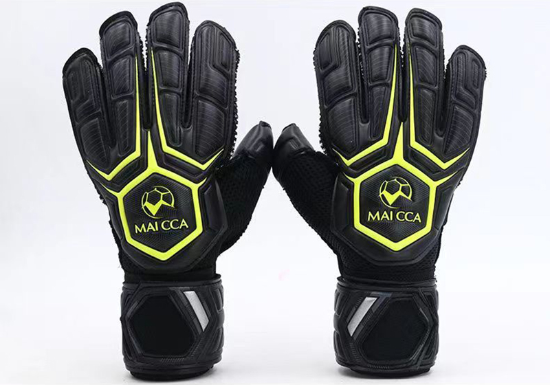 Sports Gloves 4MM Latex Goalkeeper Gloves Finger Protection Thickened Soccer Goalie Gloves Professional Football Goalkeeper Gloves 230826