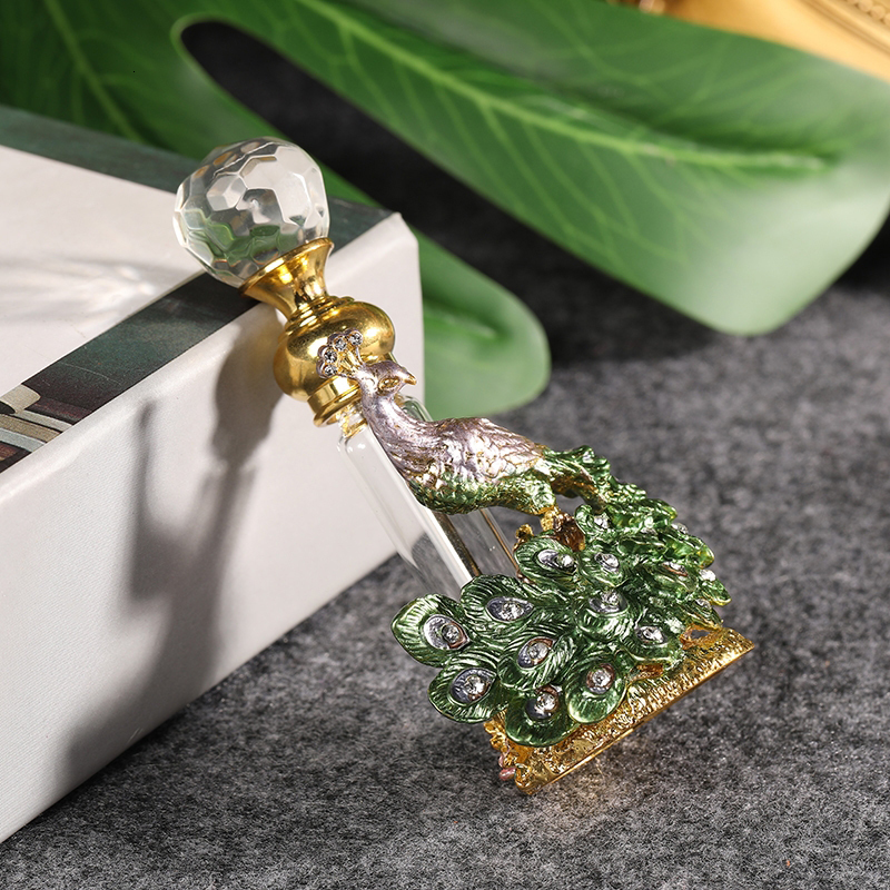 Perfume Bottle 7ml 3D Peacock Refillable Empty Perfume Bottle Metal Enamel Green Gold Sculpture Decor Diamond Cap Clear Tube Dripper Gift Box 230826
