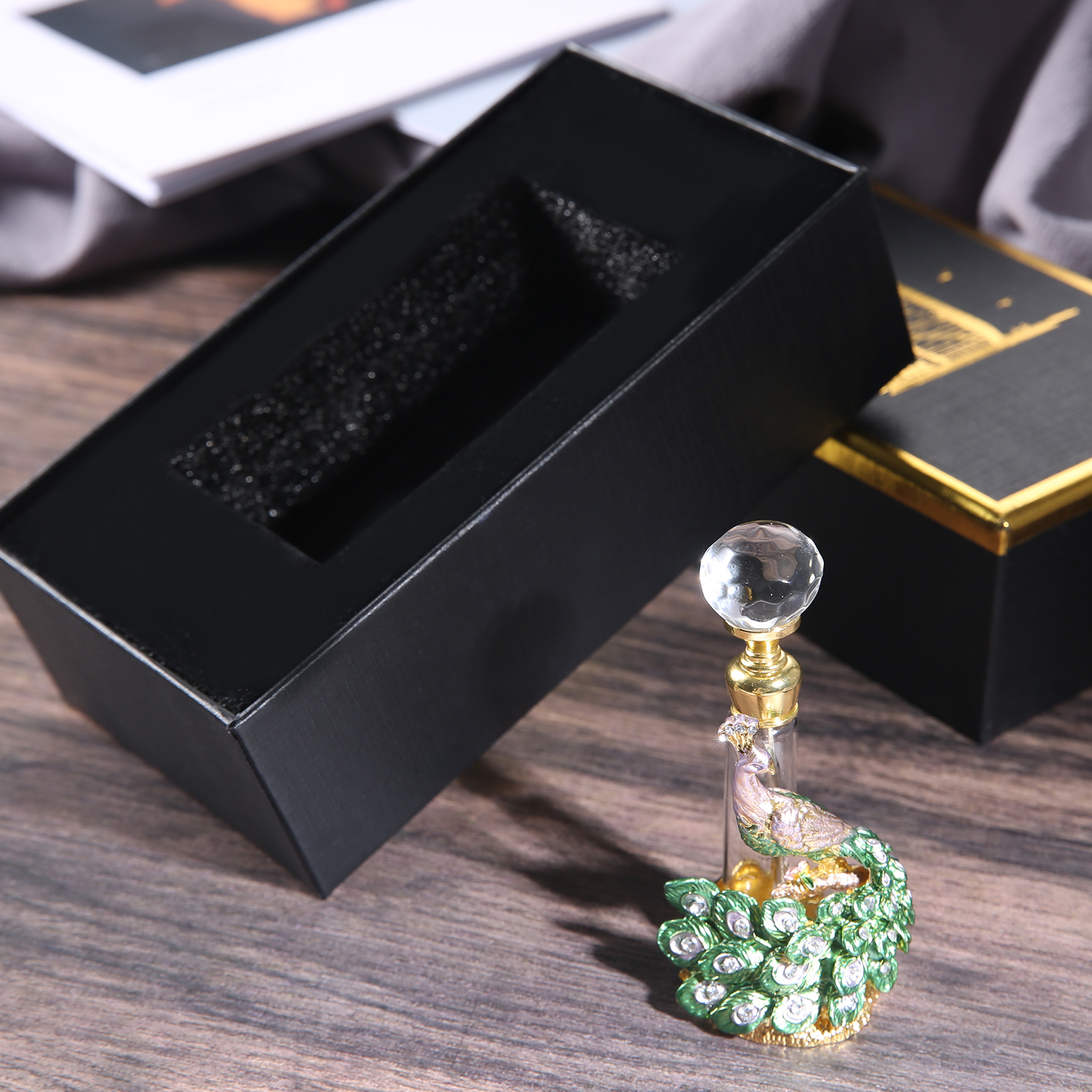 Perfume Bottle 7ml 3D Peacock Refillable Empty Perfume Bottle Metal Enamel Green Gold Sculpture Decor Diamond Cap Clear Tube Dripper Gift Box 230826
