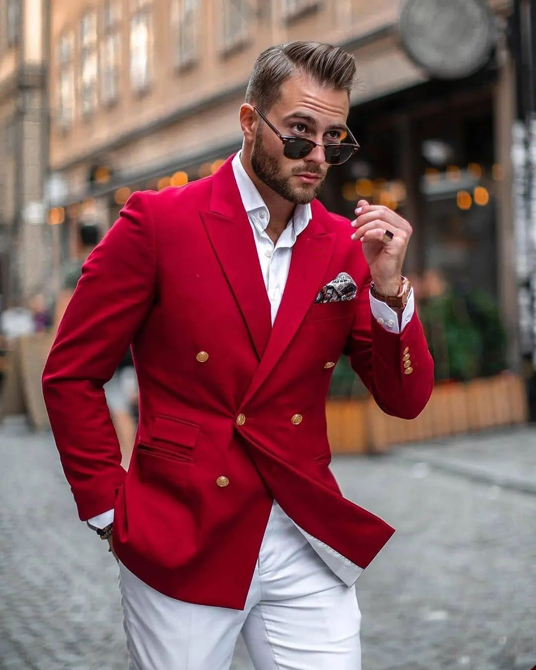 Red Wedding Tuxedos Suits 2 Pieces Peaked Lapel Double Breasted Pockets Customize Coat White Pants Fashion Formal Prom Occasions Tailored Exquisite