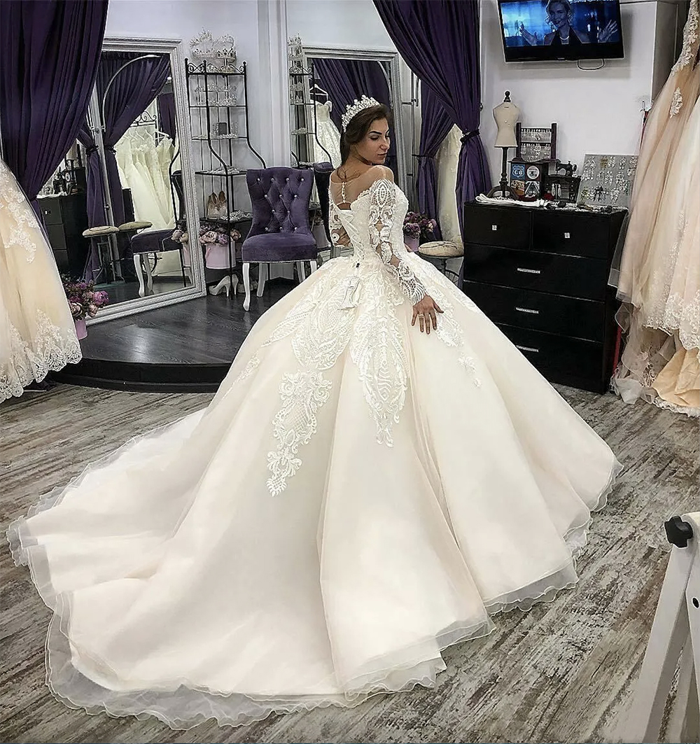 Princess Scoop Neck Lace Tulle Court Train Gowns Applique Beads Long Sleeve Ball Gown Wedding Dresses 0509