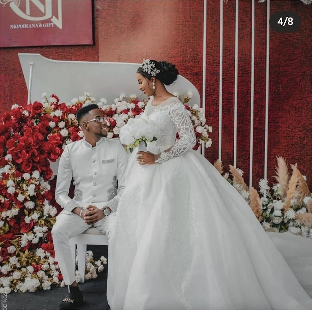 2023 Gorgeous Ballgown Wedding Dresses Bridal Gown Long Sleeves Scoop Neck Lace Applique Sequins Sweep Train Ruffles Custom Made Plus Size Vestido de 