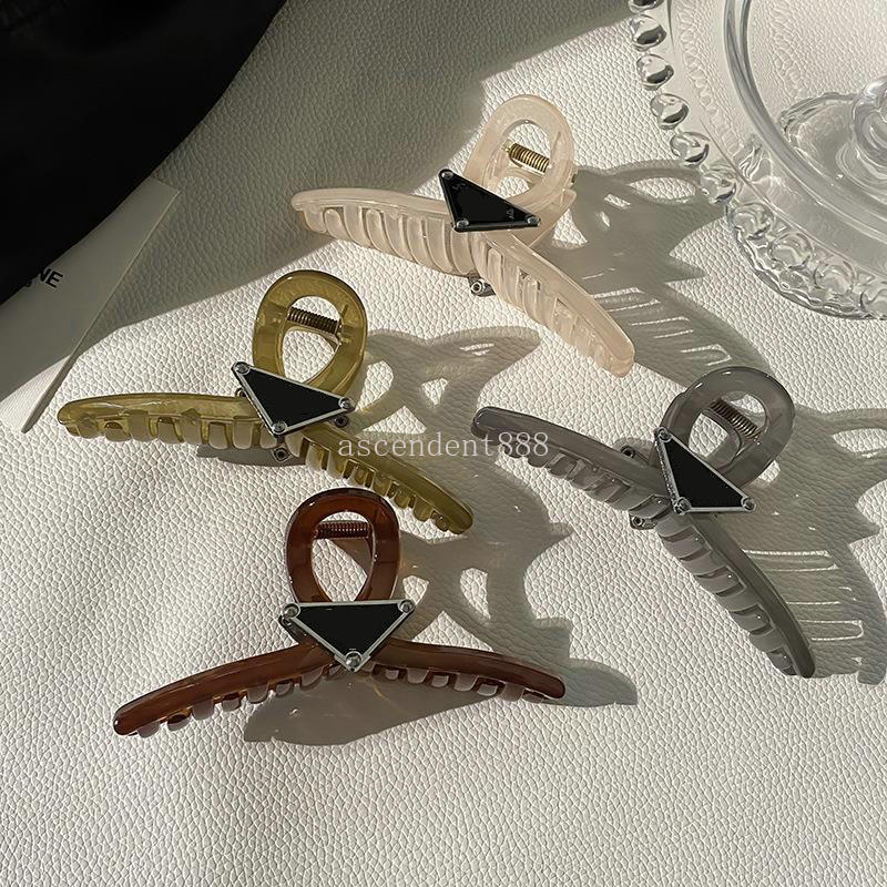 Designer Clips Triangle Barrettes Brand Letter For Women Girls Claw Clip Hair Accessories Free shipping