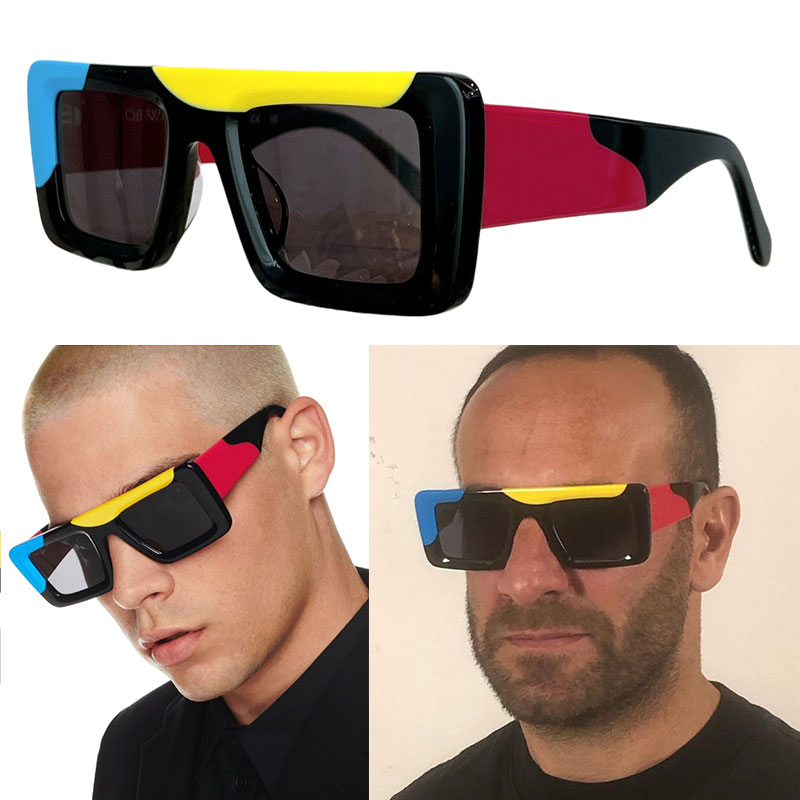 23SS Seattle Sunglasses Black sunglasses featuring white arrows at side Multicolor rectangular shape and dark blue lens Logo engraved on the lens With original box