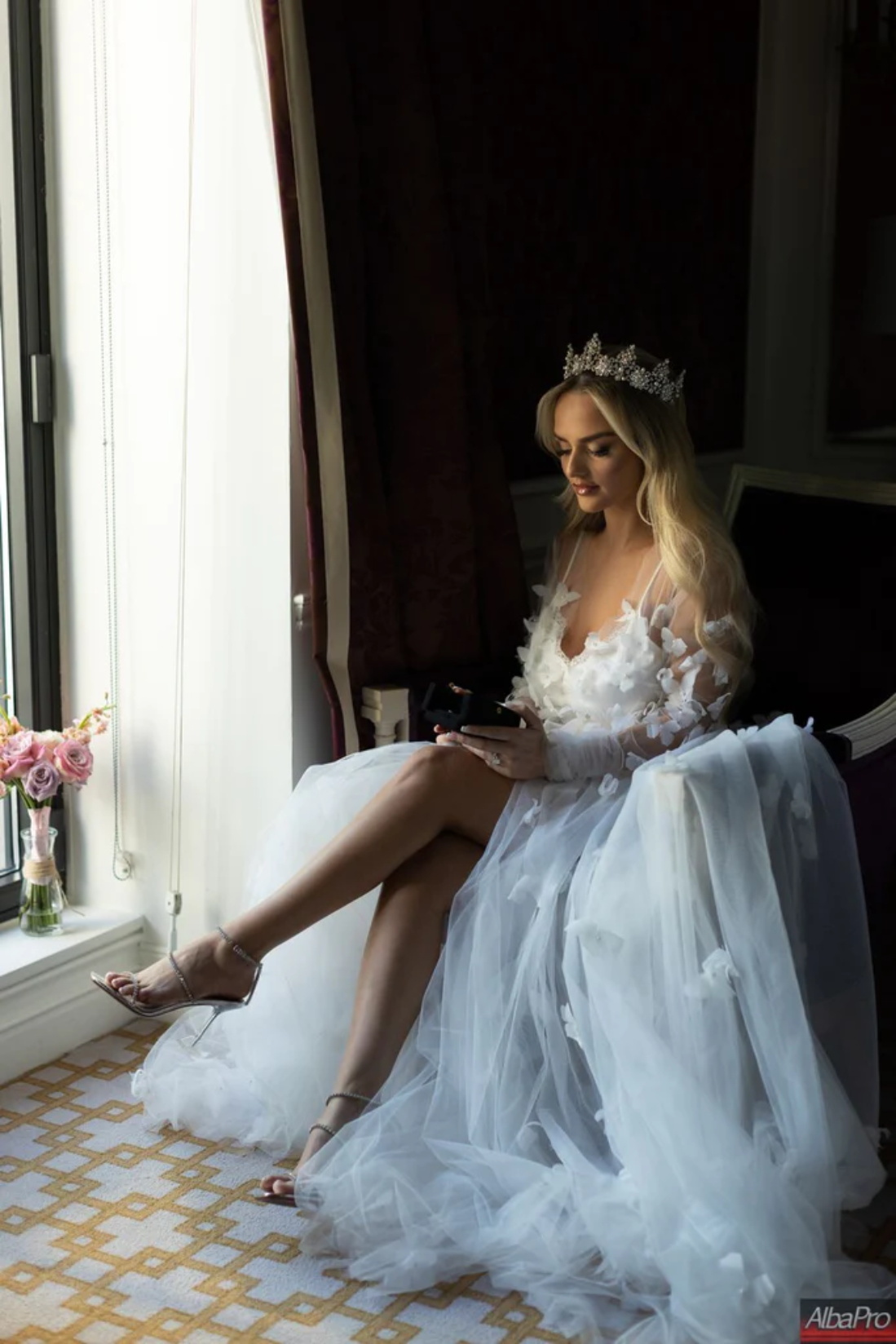 Modern White 3D Flower Bridal Robe for Wedding See Through Front Button Women Bathrobes V Neck Long Sleeve Wedding Party Sleepwear Lingerie Dressing K