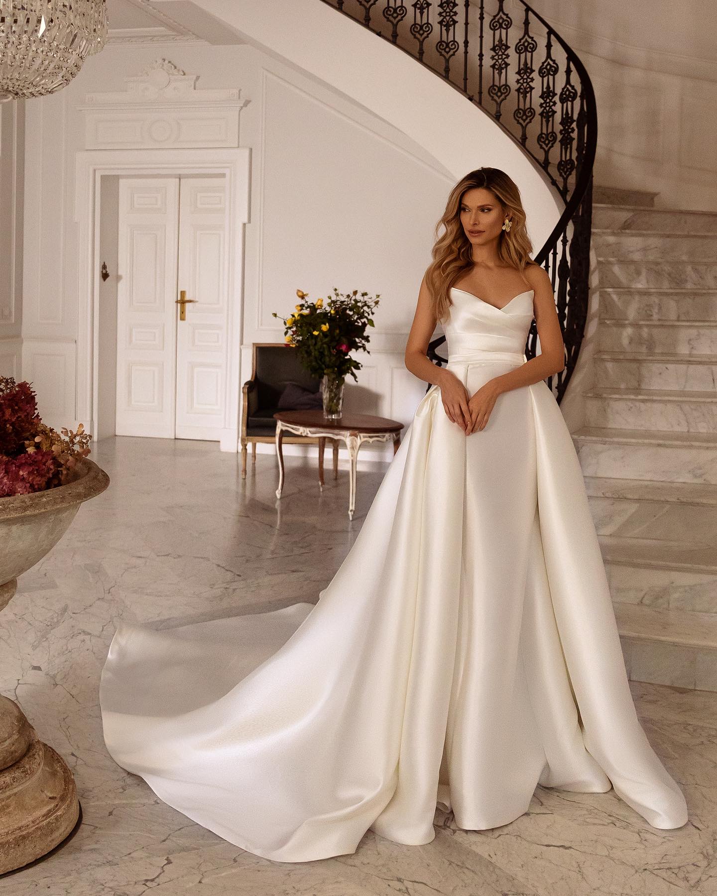 Elegant Mermaid Wedding Dresses Overskirts V Neck Satin Bridal Gowns With Sweep Train