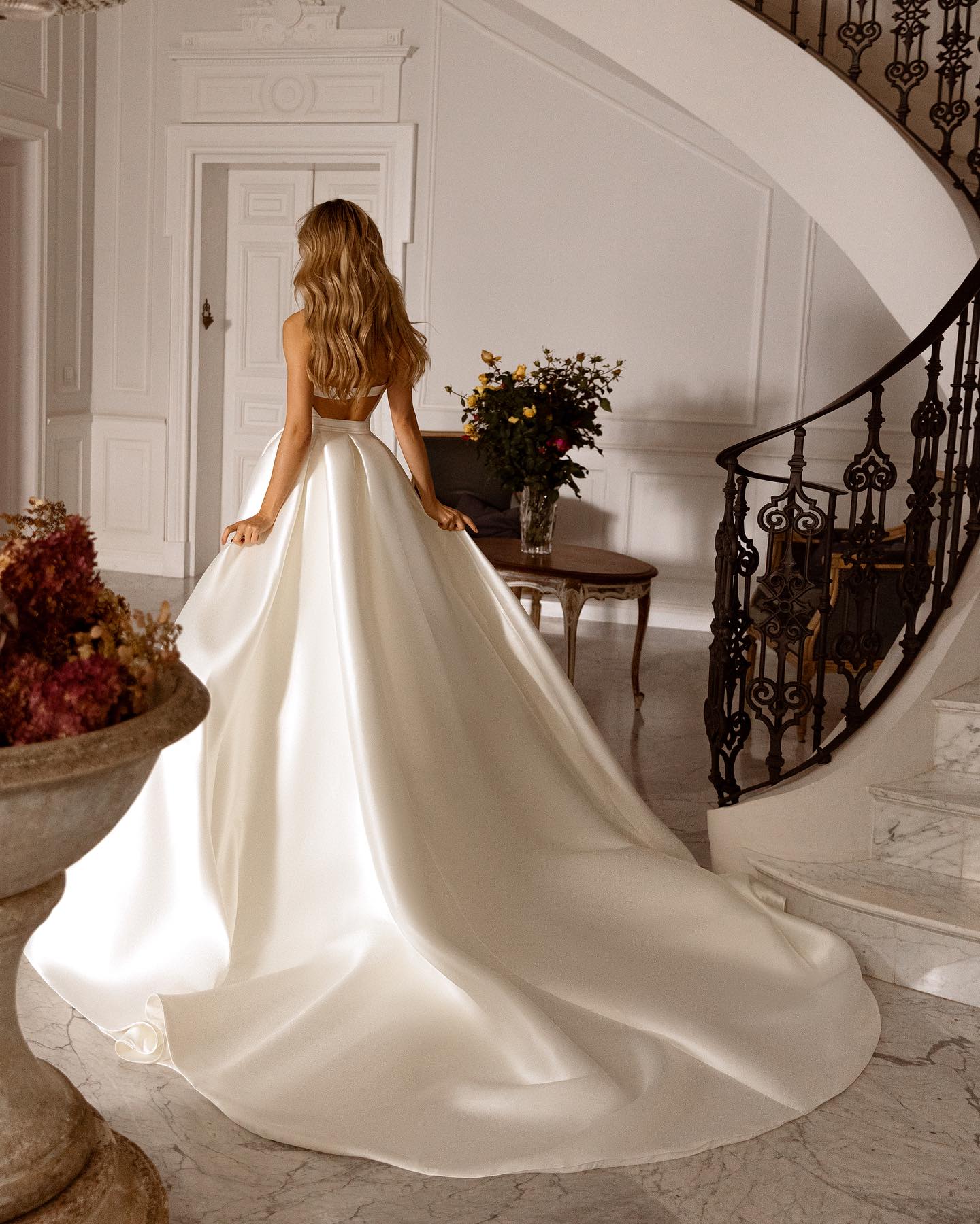 Elegant Mermaid Wedding Dresses Overskirts V Neck Satin Bridal Gowns With Sweep Train