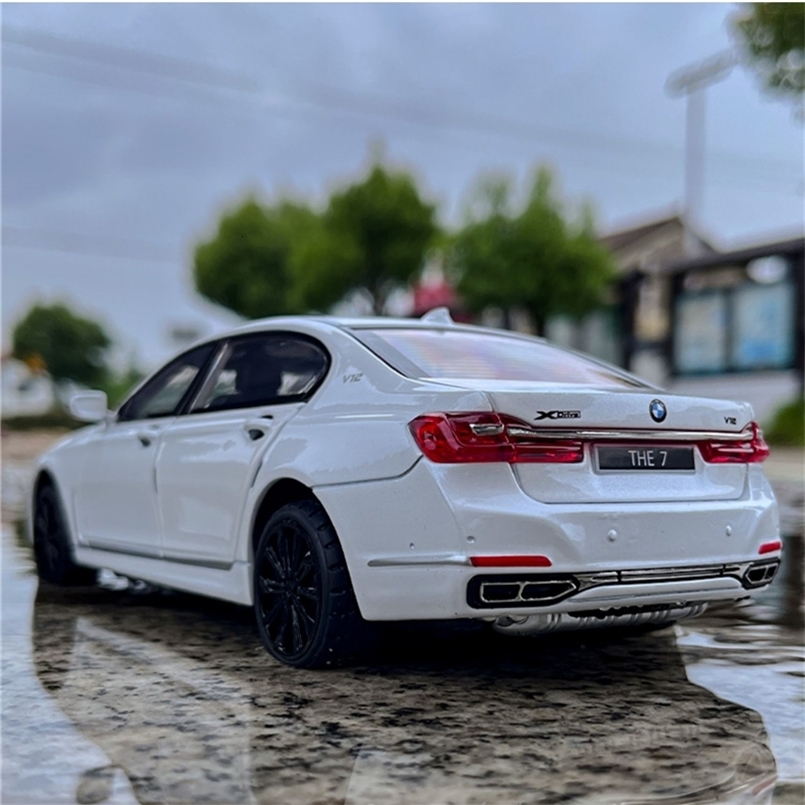 Diecast Model car 1/24 7 Series 760 LI Alloy Car Model Diecasts Metal Vehicles Car Model Simulation Sound and Light Collection Childrens Toys Gift 230