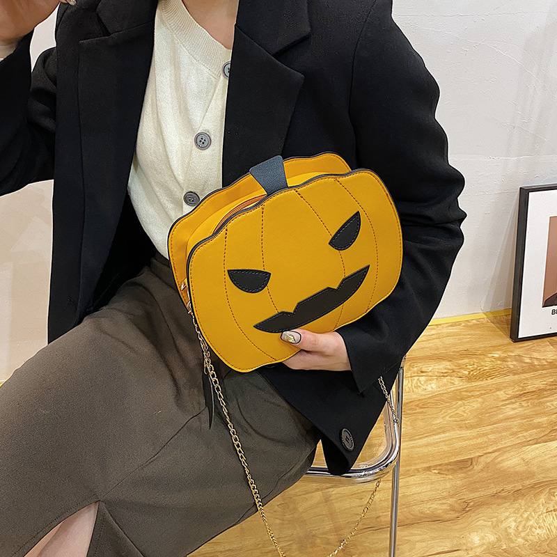 Evening Bags est Female Fanny Crossbody Handbag Halloween Devil Pumpkin Shaped Fashion Wild Fantastic Shoulder Bag with Chain Strap 230830