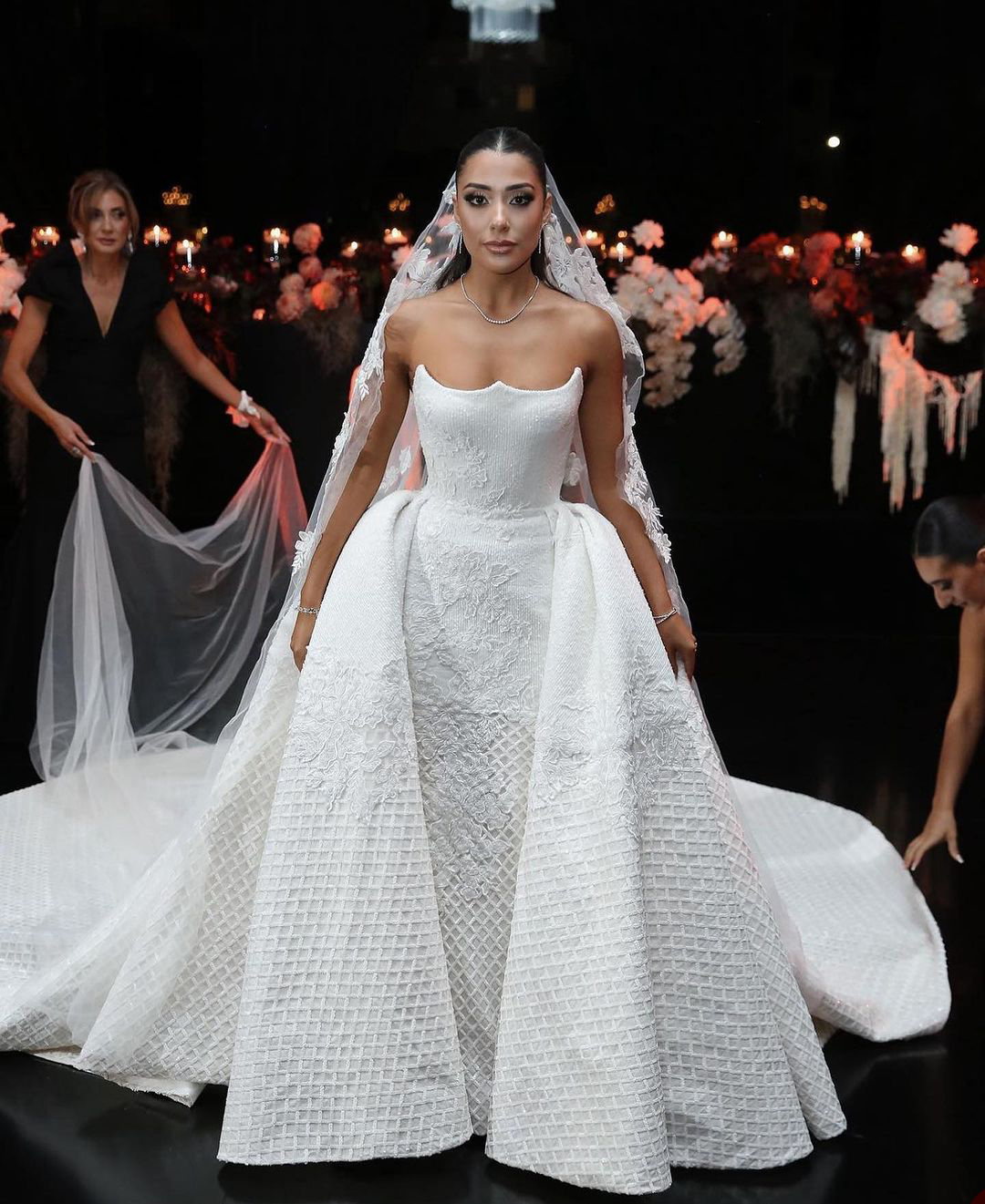 Sexy Mermaid Lace Wedding Dresses Strapless Appliques Bride Gowns With Train Backless Zipper Robe De