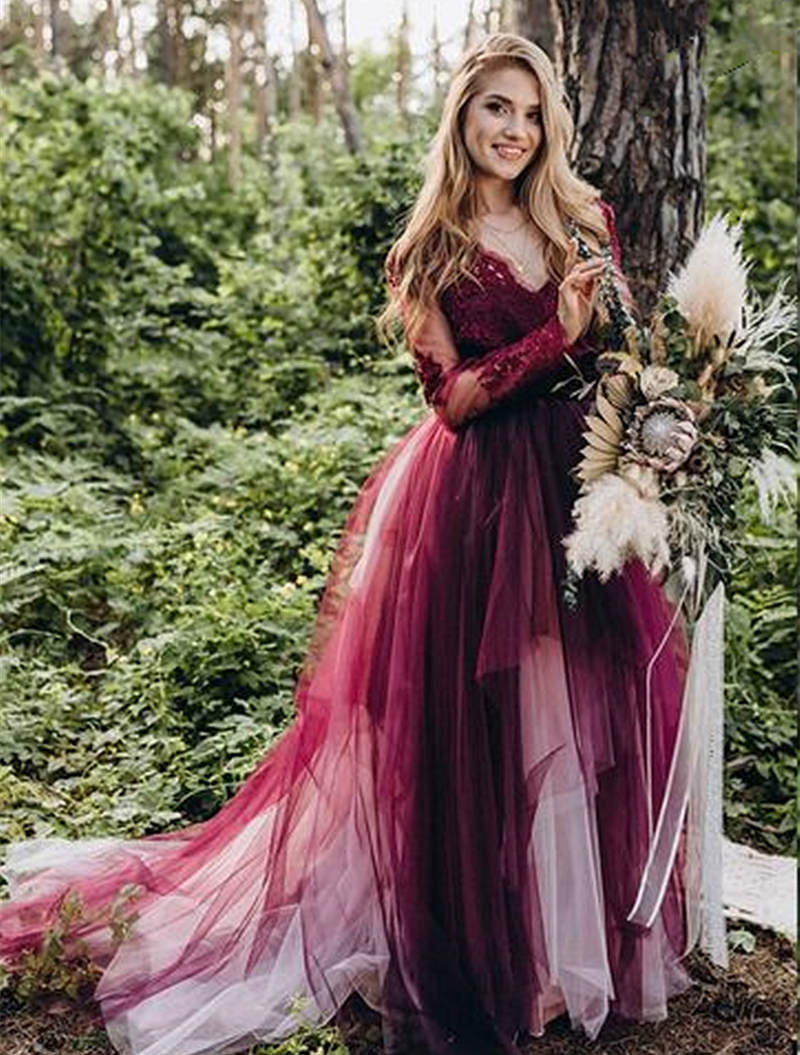 Vintage Burgundy And White A Line Tulle Wedding Dresses Garden Beach Chic Long Sleeves Bridal Gowns V-Neck Backless Lace Appliques Pastrol Style Engag