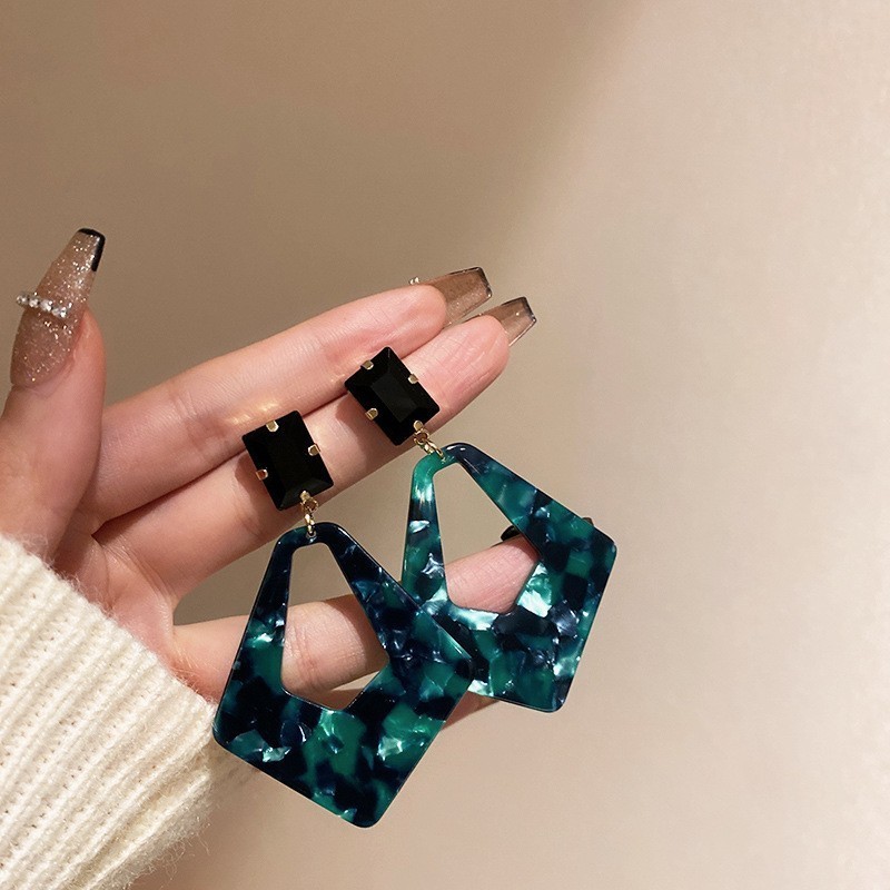 Charm 925 Silver Needle Acetate Acrylic Geometric Color Earrings High Fashion White Trapezoidal Pendant Stud For Women Girl 230830