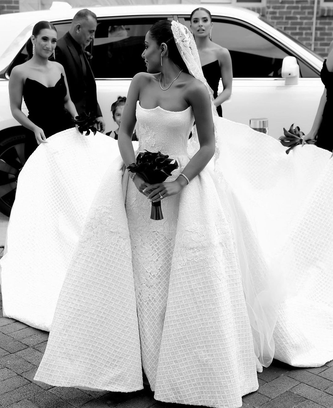 Sexy Mermaid Lace Wedding Dresses Strapless Appliques Bride Gowns With Train Backless Zipper Robe De