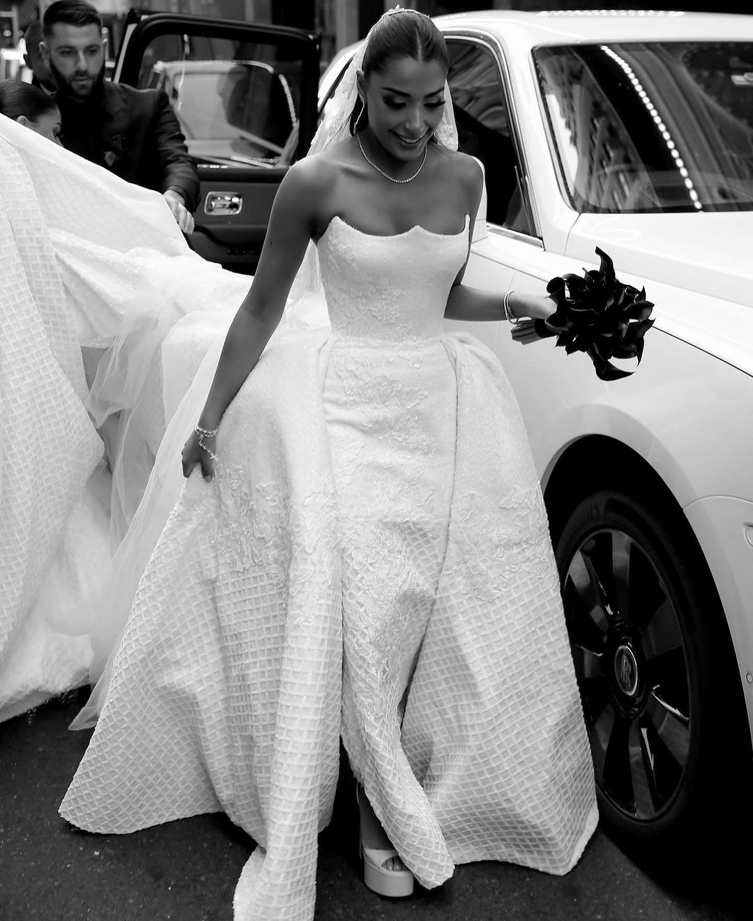 Sexy Mermaid Lace Wedding Dresses Strapless Appliques Bride Gowns With Train Backless Zipper Robe De