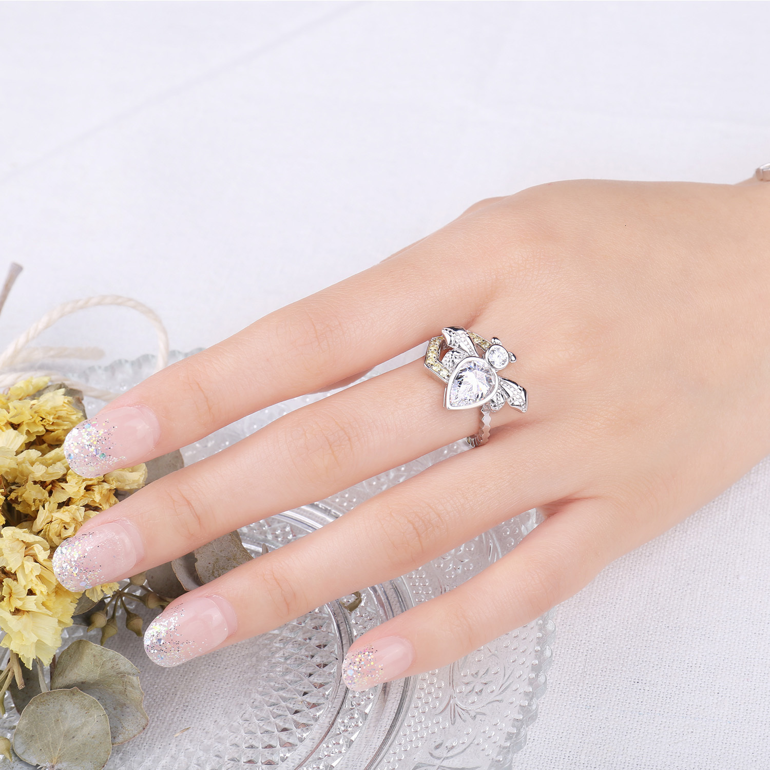 Wedding Rings Jewelry Arrival Honey Bee 2 6ct Pear Cut Gemstone 925 Sterling Silver Cocktail Open Adjustable Ring for Woman Girl 230830