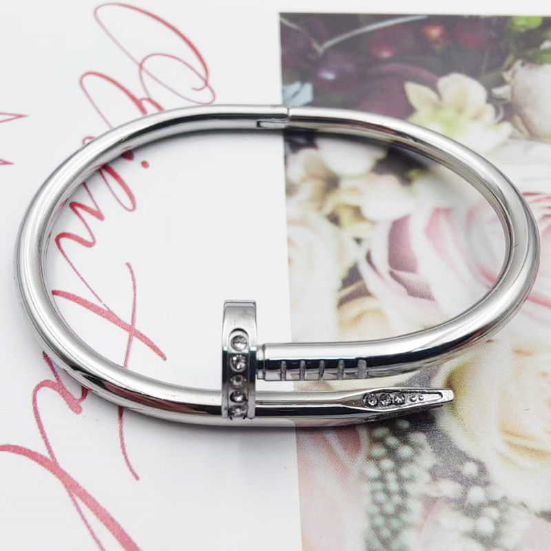 Gold chain bracelet mens Designer titanium steel male and female couple with diamond nail bracelet fashion stainless steel jewelry bracelet
Gold chain bracelet mens Designer titanium steel male and female couple with diamond nail bracelet fashion stainless steel jewelry bracelet
