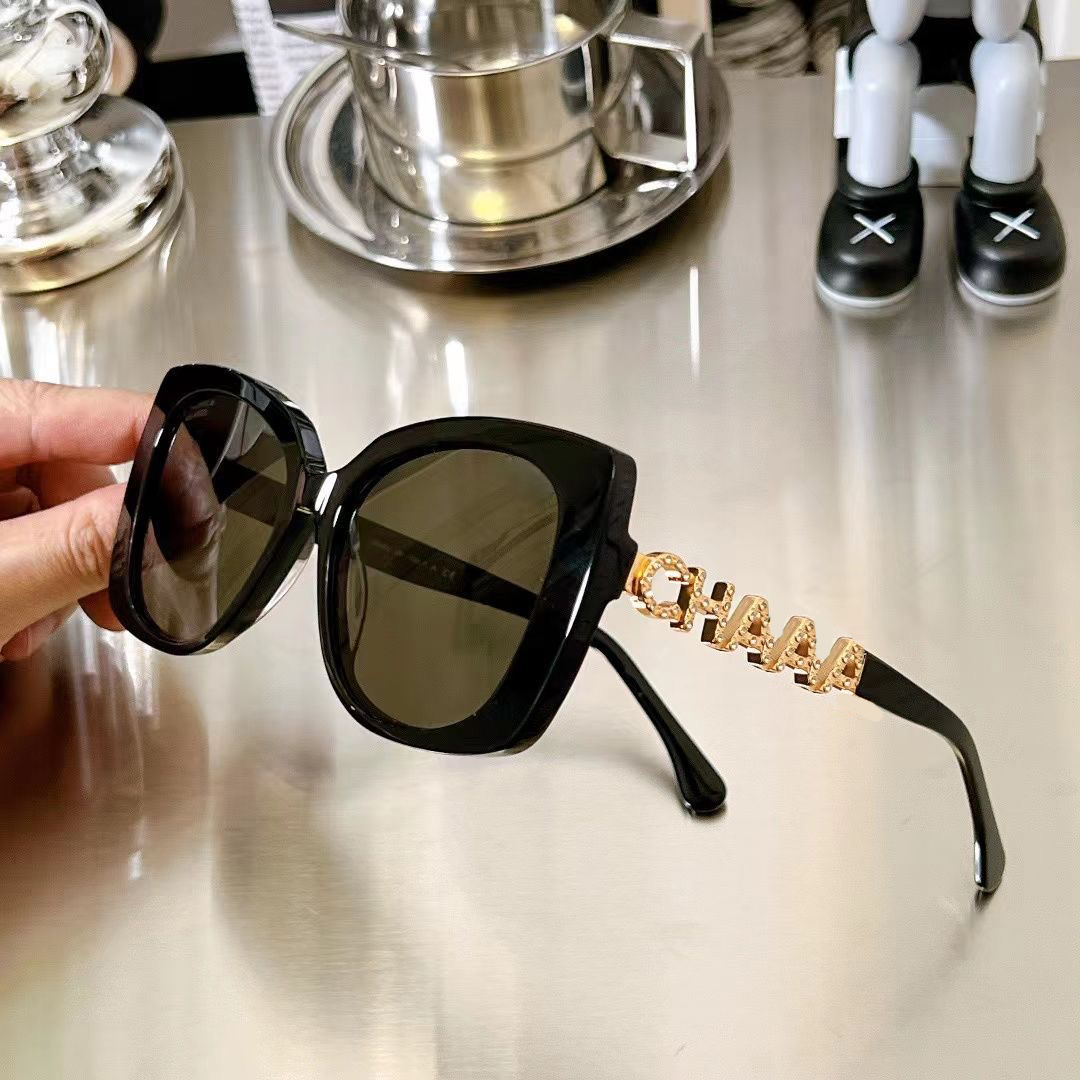 2023 Quality luxury Desigers Sunglasses polaroid lens designer For womens Mens Goggle senior Eyewear For Women eyeglasses frame Vintage Metal
2023 Quality luxury Desigers Sunglasses polaroid lens designer For womens Mens Goggle senior Eyewear For Women eyeglasses frame Vintage Metal