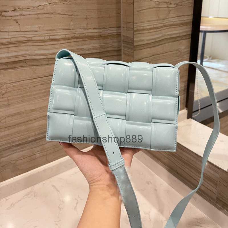 Body Cross Bag Designer Wallet Women leather Handbags Postman Shoulder Bags Purse Letter Wide Strap Woven Shopping totes Fashion 2023 top quality
Body Cross Bag Designer Wallet Women leather Handbags Postman Shoulder Bags Purse Letter Wide Strap Woven Shopping totes Fashion 2023 top quality