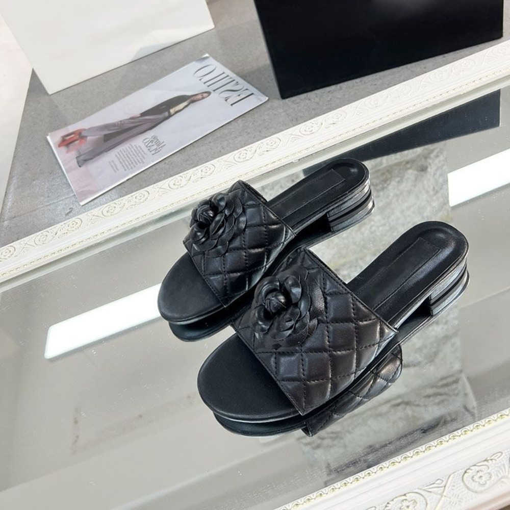 Designer channel slides Shoes women Slippers new flat slippers Women's leather mountain camellia summer wear open-toe one-half beach sandals, Original black
Designer channel slides Shoes women Slippers new flat slippers Women's leather mountain camellia summer wear open-toe one-half beach sandals, Original black