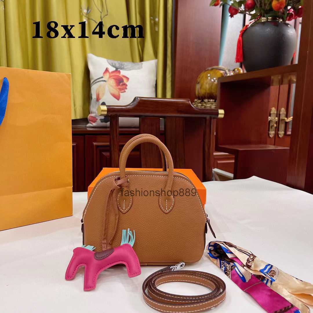 Body Cross Designer Flap Fashion bag Mini Shoulder Bags Thread Purse Claic Letter Buckle Clutch Pouch Removable Strap Multicolor Pig nose bucket bag
Body Cross Designer Flap Fashion bag Mini Shoulder Bags Thread Purse Claic Letter Buckle Clutch Pouch Removable Strap Multicolor Pig nose bucket bag