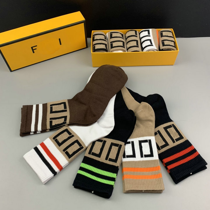 Designers men's and women's socks five pairs of luxury sports spring and winter letter printing F socks embroidered cotton socks men and women with boxes.
Designers men's and women's socks five pairs of luxury sports spring and winter letter printing F socks embroidered cotton socks men and women with boxes.