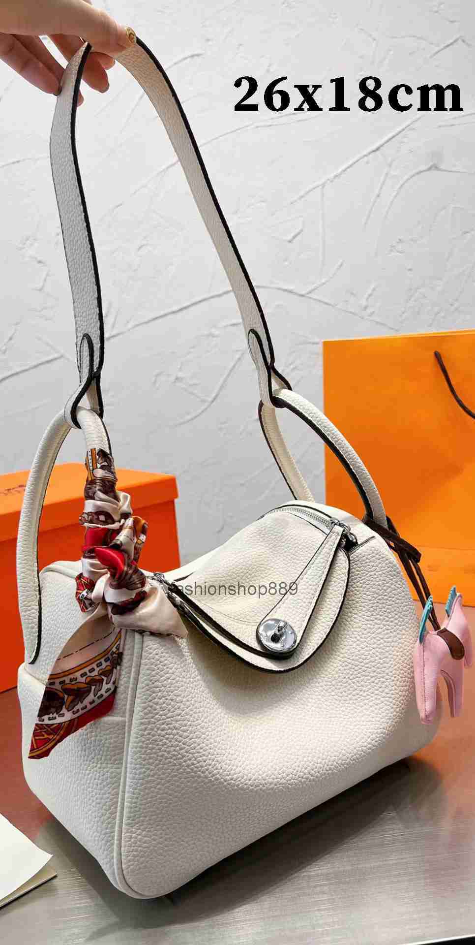 Shoulder Designer Bags Women Handbags Luxurys Casual Travel Tote Leather Multifunctional Fashion bag top quality H 19cm and 26cm
Shoulder Designer Bags Women Handbags Luxurys Casual Travel Tote Leather Multifunctional Fashion bag top quality H 19cm and 26cm