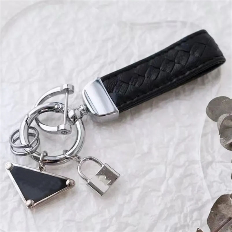Designer Keychains Classic Exquisite Lanyards Men Luxury Leather Car Key Chain Womens Fashion Heart Key Ring Bags Pendant
Designer Keychains Classic Exquisite Lanyards Men Luxury Leather Car Key Chain Womens Fashion Heart Key Ring Bags Pendant