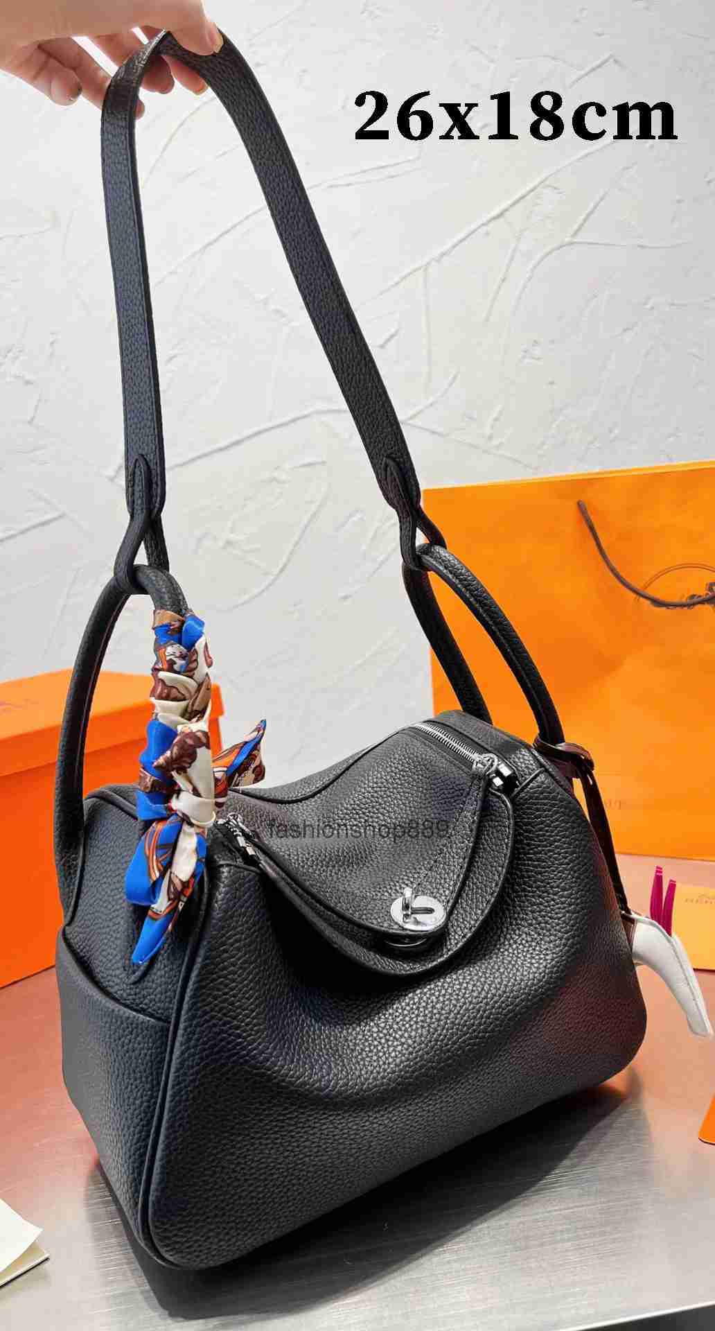 Evening Bags Bags Shoulder Designer Women Handbags Luxurys Casual Travel Tote Leather Multifunctional Fashion bag top quality H 19cm and 26c
Evening Bags Bags Shoulder Designer Women Handbags Luxurys Casual Travel Tote Leather Multifunctional Fashion bag top quality H 19cm and 26c