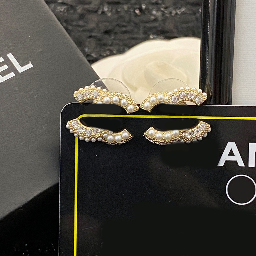 18K Gold Plated 925 Silver Luxury Brand Designers 20 style Letters Stud Geometric Famous Women Crystal Rhinestone Pearl Earring Wedding Party Jewerlry
18K Gold Plated 925 Silver Luxury Brand Designers 20 style Letters Stud Geometric Famous Women Crystal Rhinestone Pearl Earring Wedding Party Jewerlry