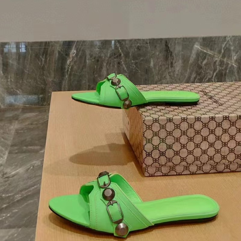 Summer Hollow rivet Women's Sandals Genuine Leather Toe Runway Party Fashion Sandals Low-heeled design Low-heeled slippers 2cm 35-41size, Greenshoe box
Summer Hollow rivet Women's Sandals Genuine Leather Toe Runway Party Fashion Sandals Low-heeled design Low-heeled slippers 2cm 35-41size, Greenshoe box