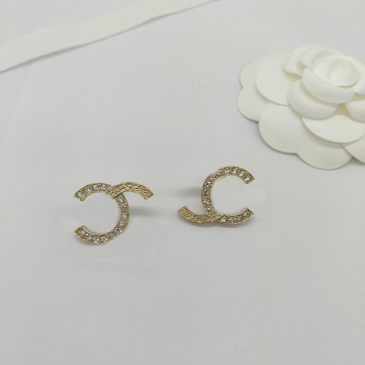 2023 Luxury quality charm simple design Stud earring in 18k gold plated and diamond have box stamp PS3789
2023 Luxury quality charm simple design Stud earring in 18k gold plated and diamond have box stamp PS3789