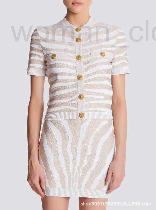 Two Piece Dress Designer Zebra Short Sleeve Knitted Cardigan with Half Skirt Set Slim A96Z, Top level version
Two Piece Dress Designer Zebra Short Sleeve Knitted Cardigan with Half Skirt Set Slim A96Z, Top level version