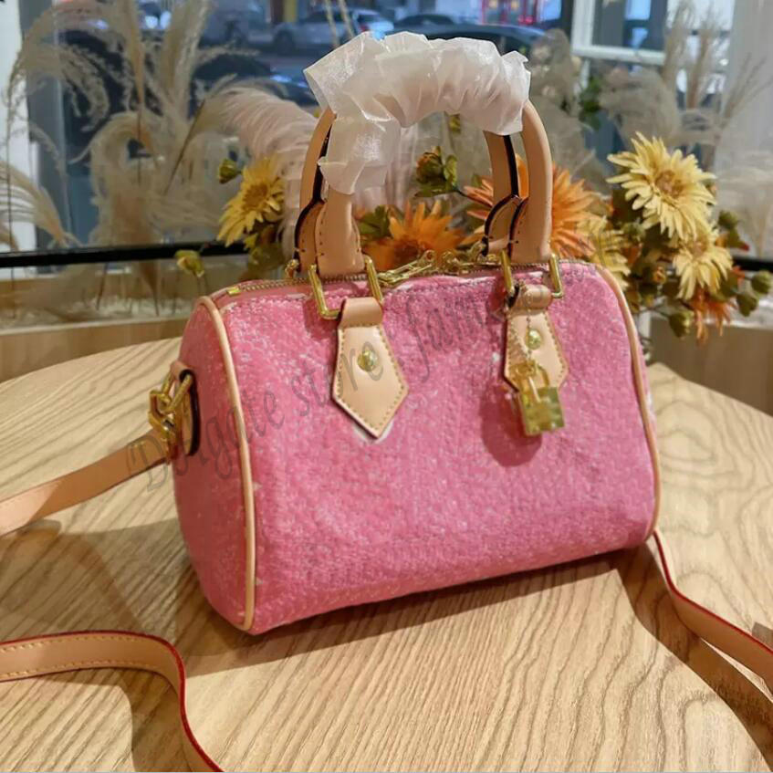 Designer Women Mini Speedy Denim Monograms Shoulder Bag France Brand Jacquard Canvas Pillow Handbag Lady Small Leather Handle Key Lock Crossbody
Designer Women Mini Speedy Denim Monograms Shoulder Bag France Brand Jacquard Canvas Pillow Handbag Lady Small Leather Handle Key Lock Crossbody