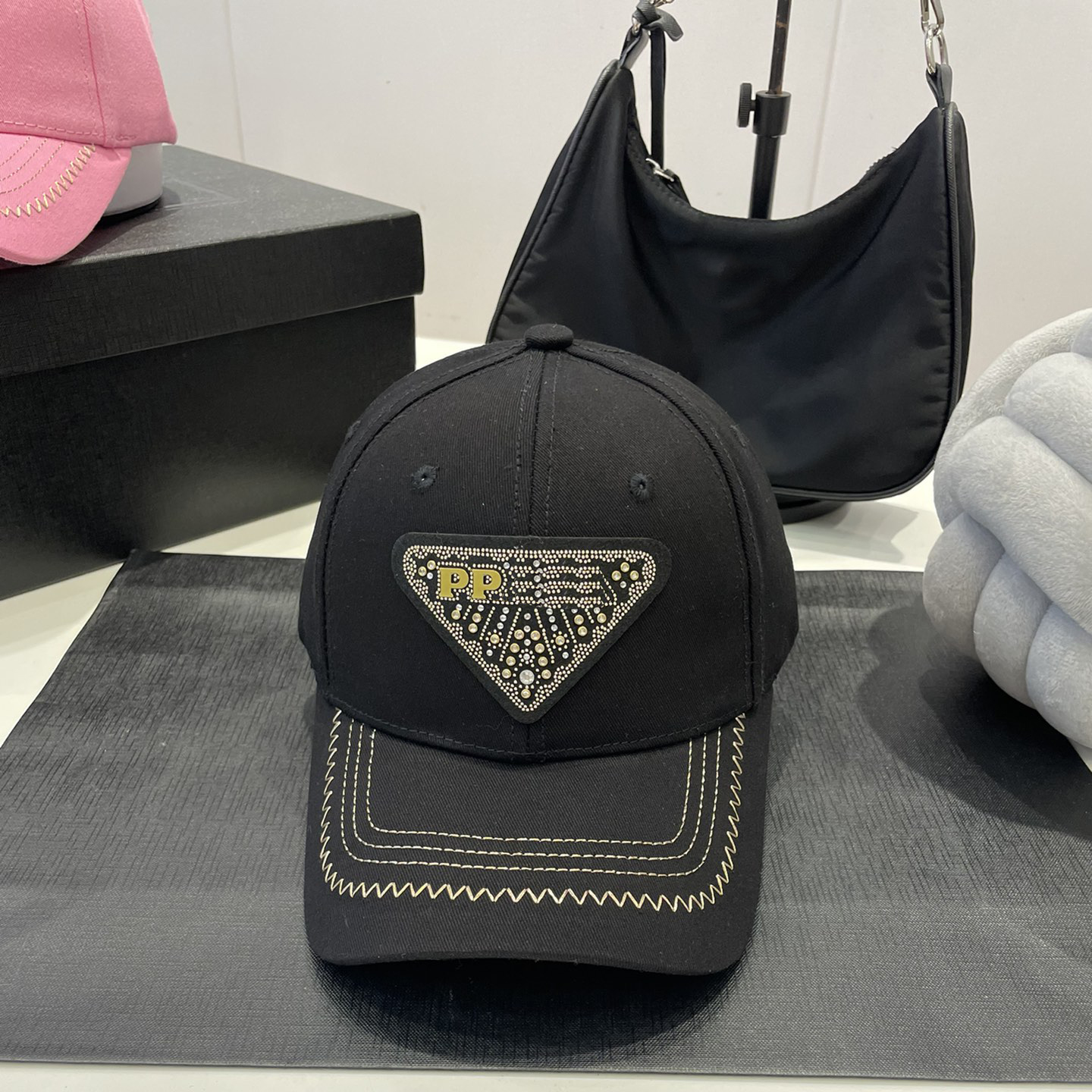 Designers hat Baseball cap casquette Rhinestone Large Triangle luxury Classic Caps Fashion Women and Men sunshade Cap Sports Ball Caps Outdoor Travel gift, Pink
Designers hat Baseball cap casquette Rhinestone Large Triangle luxury Classic Caps Fashion Women and Men sunshade Cap Sports Ball Caps Outdoor Travel gift, Pink