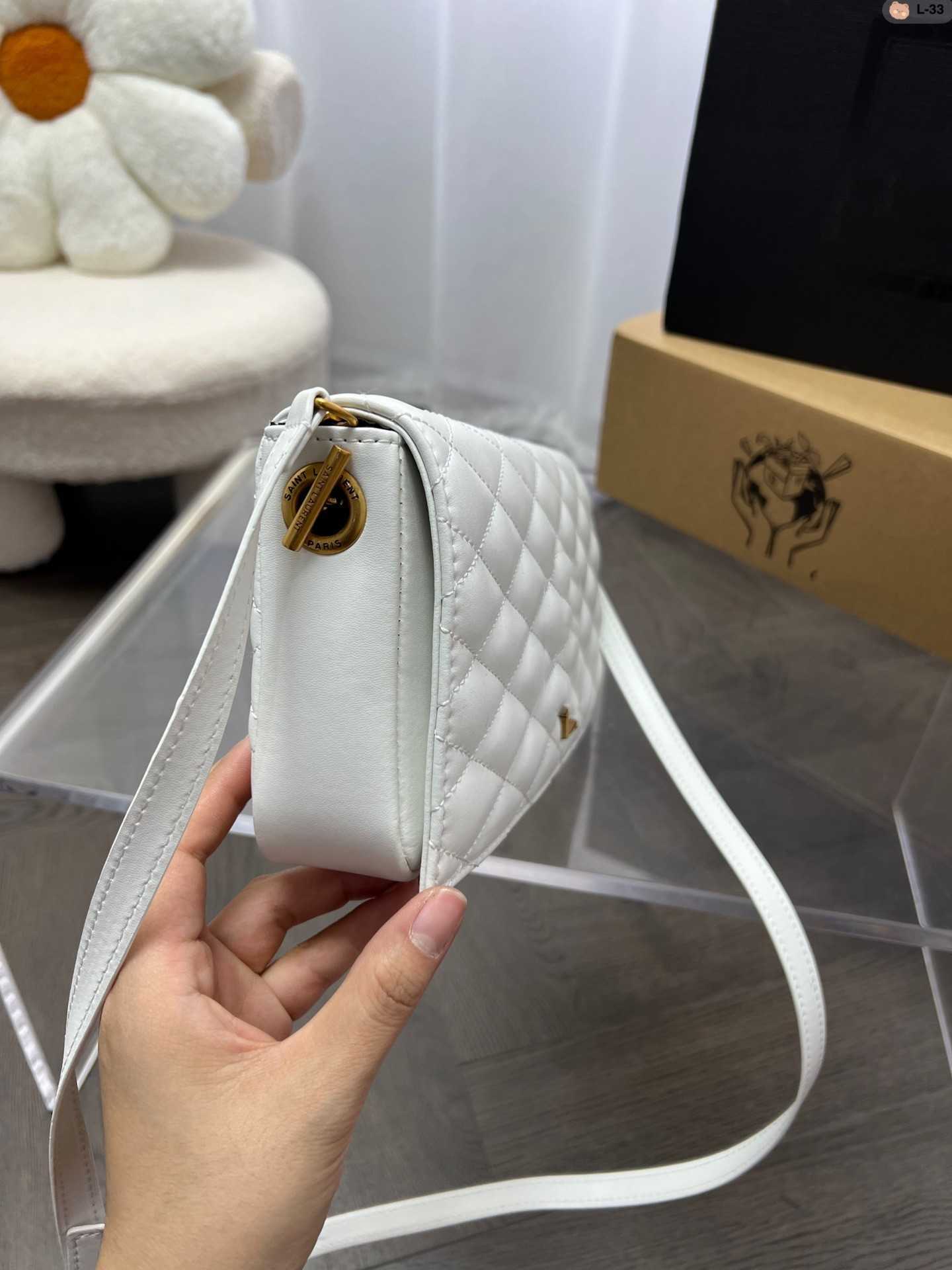 Luxury Brand Designer Bags Handbag Shoulder Crossbody Bag Tote 2023 New Fashion Texture Multifunctional Portable Envelope bag French Purse Factory Direct Sales, 1 style
Luxury Brand Designer Bags Handbag Shoulder Crossbody Bag Tote 2023 New Fashion Texture Multifunctional Portable Envelope bag French Purse Factory Direct Sales, 1 style