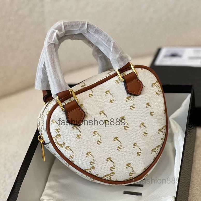 Body Cross bags Women Designer Luxury Shoulder bag Handbags Lady bag Large tote Fashion Claic tapered end Leather bag Heart-shaped top quality
Body Cross bags Women Designer Luxury Shoulder bag Handbags Lady bag Large tote Fashion Claic tapered end Leather bag Heart-shaped top quality