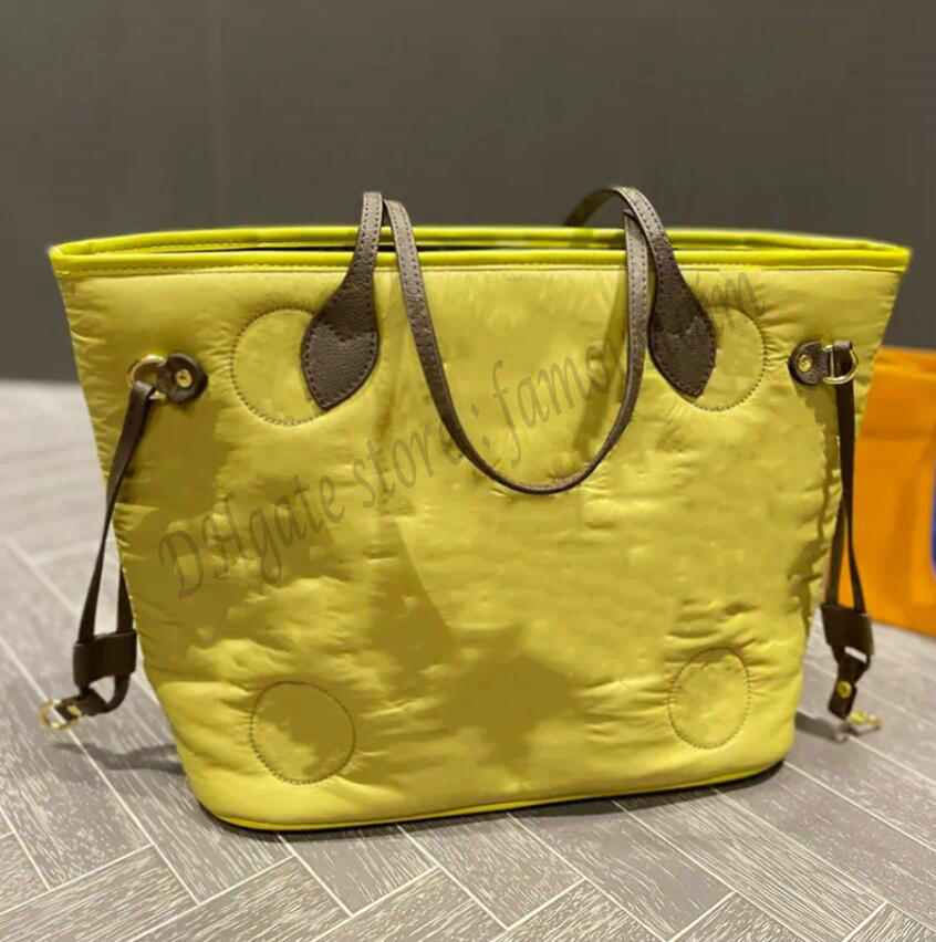 Designer Women Econyl Regenerated Nylon Tote Bag France Brand Embroidered Monograms Pattern Shoulder Handbags Lady Large Capacity MM Shopping Travel
Designer Women Econyl Regenerated Nylon Tote Bag France Brand Embroidered Monograms Pattern Shoulder Handbags Lady Large Capacity MM Shopping Travel