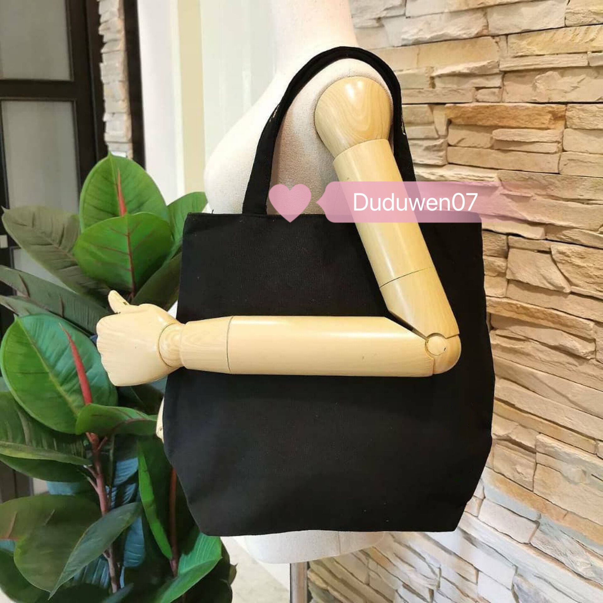 party gift canvas makeup bag embroider fashion beauty cosmetic zipper organizer vip-y Collection
party gift canvas makeup bag embroider fashion beauty cosmetic zipper organizer vip-y Collection