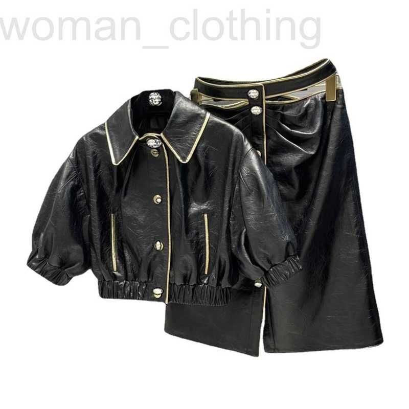 Two Piece Dress Designer Correct Edition Short Leather Sheepskin Coat with Hanging Strips Hollow Half Skirt Set 100% OUV1, Top leather top
Two Piece Dress Designer Correct Edition Short Leather Sheepskin Coat with Hanging Strips Hollow Half Skirt Set 100% OUV1, Top leather top