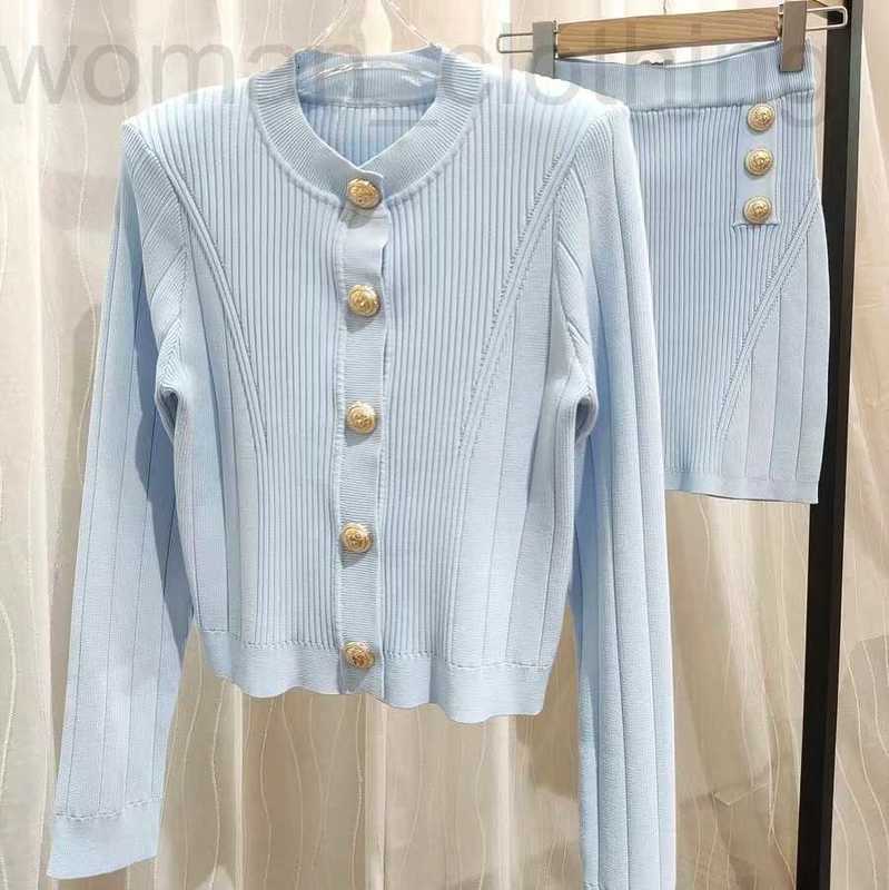 Two Piece Dress Designer 2022 autumn new buttock wrap skirt temperament round neck long-sleeved sweater top two-piece set 8VK2, Black jacket
Two Piece Dress Designer 2022 autumn new buttock wrap skirt temperament round neck long-sleeved sweater top two-piece set 8VK2, Black jacket