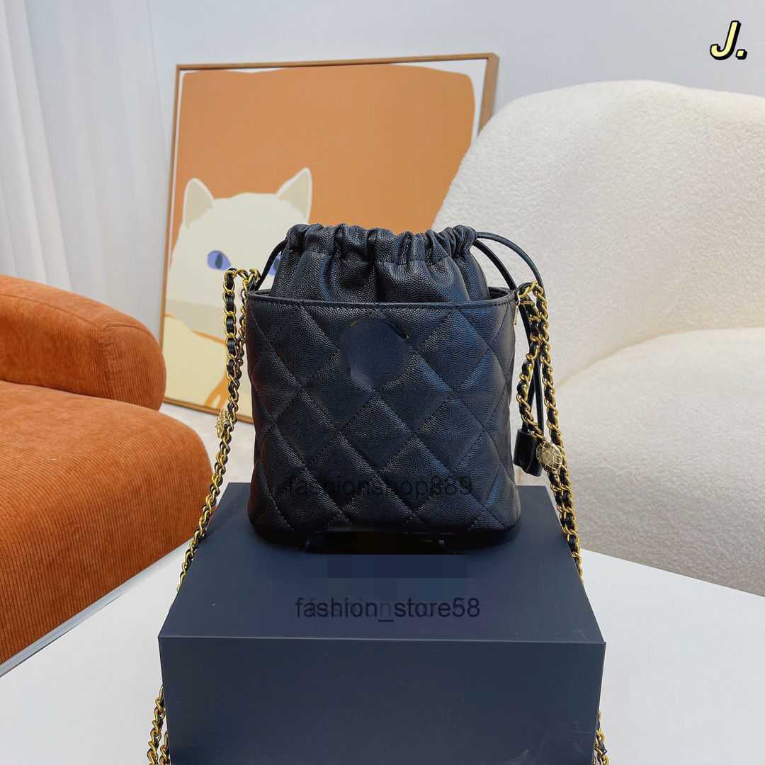 Bags Evening design luxury Designer Shell Bag Tote Women Pleated Perforated Handbag Shoulder Soft Leather Luxury Designer Brand Crobody Female Bucket 202 2023, 31
Bags Evening design luxury Designer Shell Bag Tote Women Pleated Perforated Handbag Shoulder Soft Leather Luxury Designer Brand Crobody Female Bucket 202 2023, 31