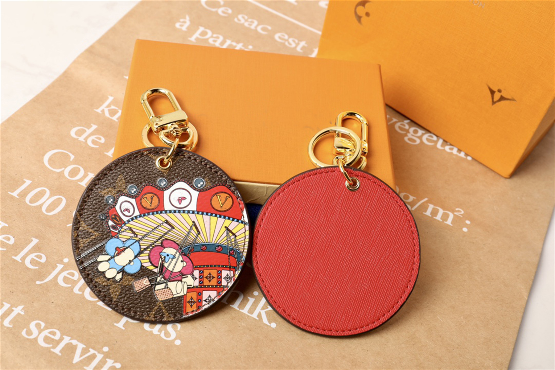 Round Luxury Keychain Brand for Men & Women - Exquisite Gift Set with Box & Dust Bag, Ideal for Cars, Bags & More
Round Luxury Keychain Brand for Men & Women - Exquisite Gift Set with Box & Dust Bag, Ideal for Cars, Bags & More