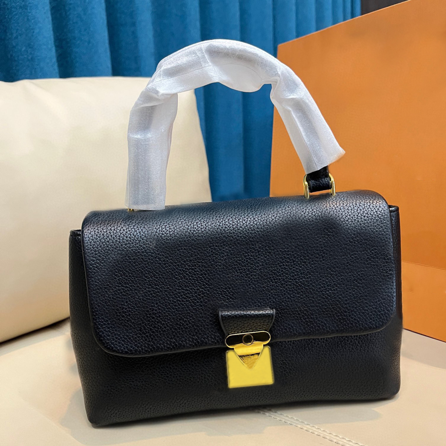 Designer Bag Flower Printing Women Handbag Soft S-lock Purse Gold Hardware Wide Shoulder Strap, White old flower
Designer Bag Flower Printing Women Handbag Soft S-lock Purse Gold Hardware Wide Shoulder Strap, White old flower